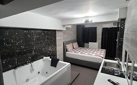 Jacuzzi Suites 2