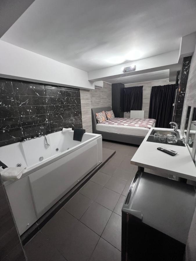 Jacuzzi Suites 2 Thessaloniki Exterior foto