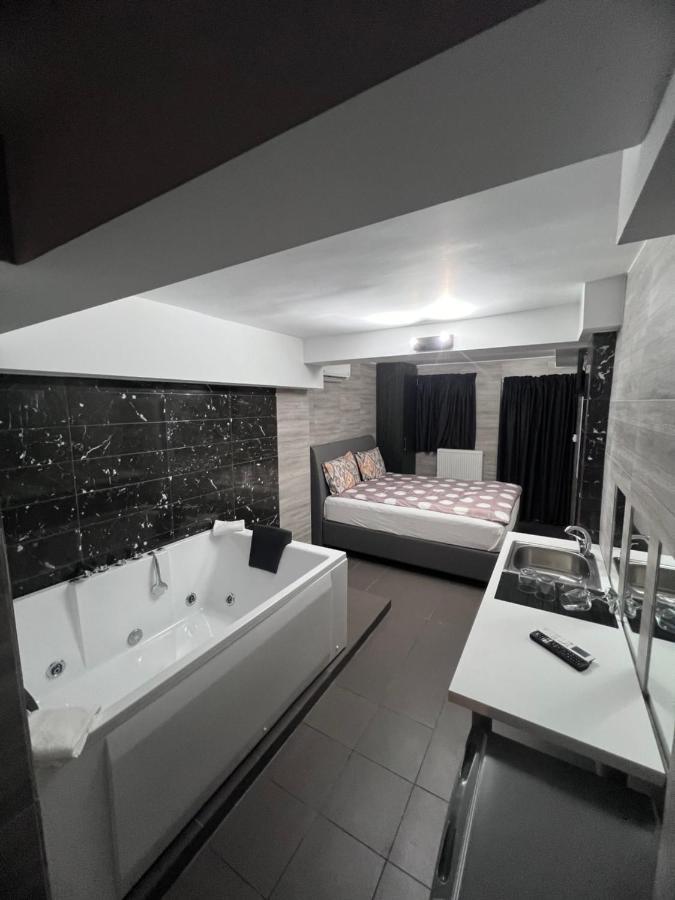 Jacuzzi Suites 2 Thessaloniki Exterior foto