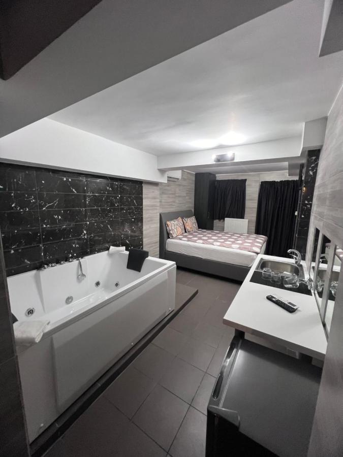 Jacuzzi Suites 2 Thessaloniki Exterior foto